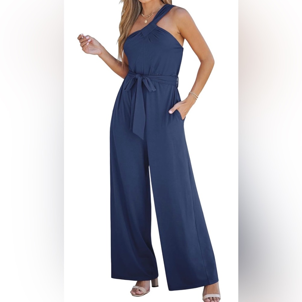 Very cute one shoulder jumpsuit! New! Only tried on